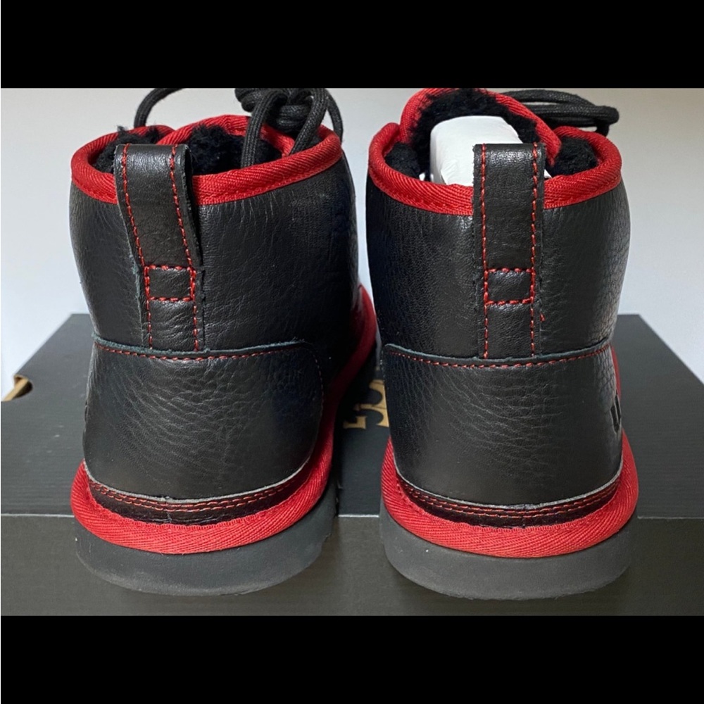 New UGG men meumel  leather  Black  Red UGGplush boots. Sz11